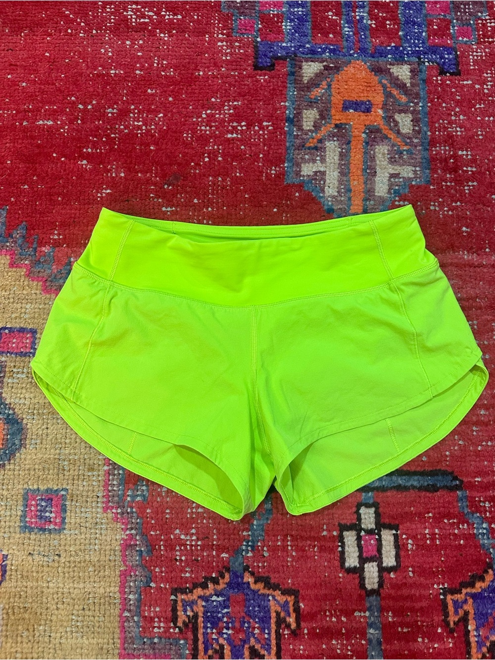LULULEMON neon green hotty hot shorts sz 2